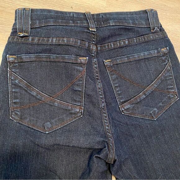 NEW NYDJ NOT YOUR DAUGHTER’S DARK WASH BLUE JEAN BERMUDA SHORTS 2 - Picture 5 of 11